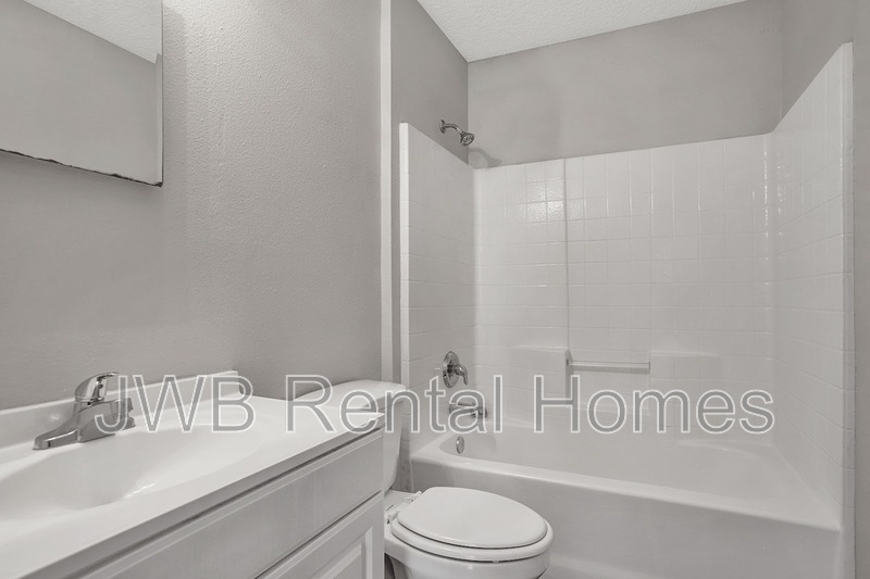 Building Photo - 1518 W 27th St
