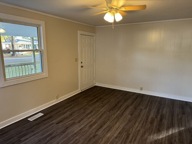 Building Photo - 117 Kenneth Blvd