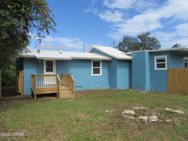 Building Photo - 9809 Clarence St