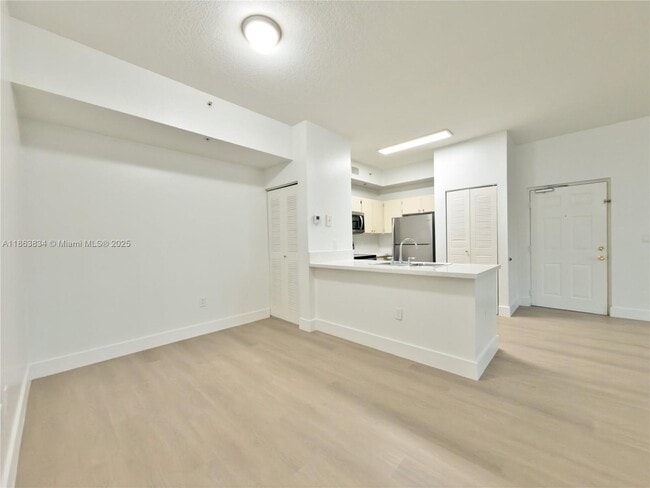 Building Photo - 7200 NW 114th Ave