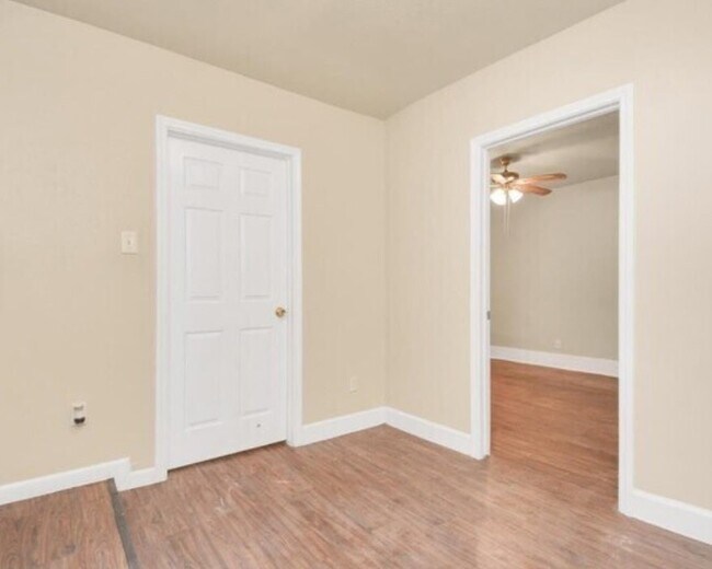 Building Photo - 4803 Beechaven St