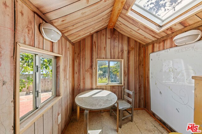 Building Photo - 7038 Dume Dr