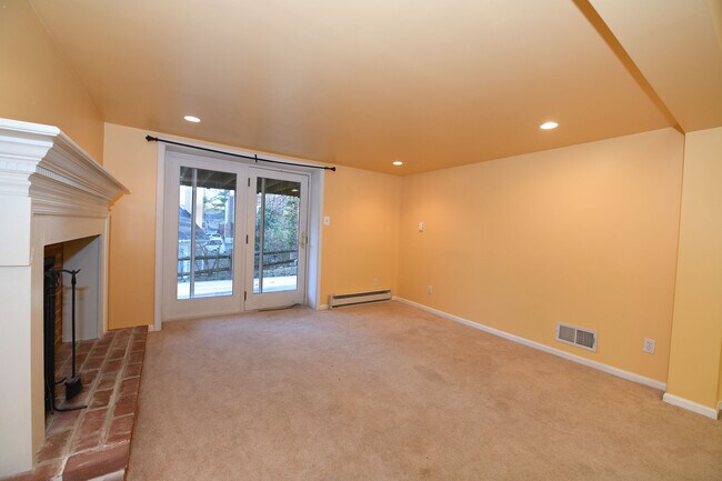 Building Photo - Gorgeous 4 BR 2+2 Baths Colonial - Finished Walk-Out Basement and Car Garage