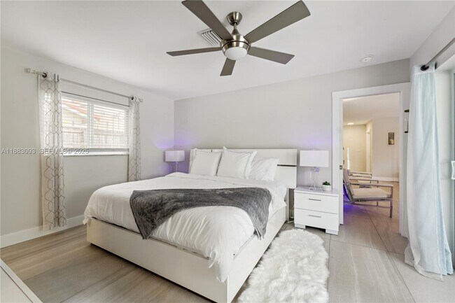 Building Photo - 1424 NE 53rd Ct