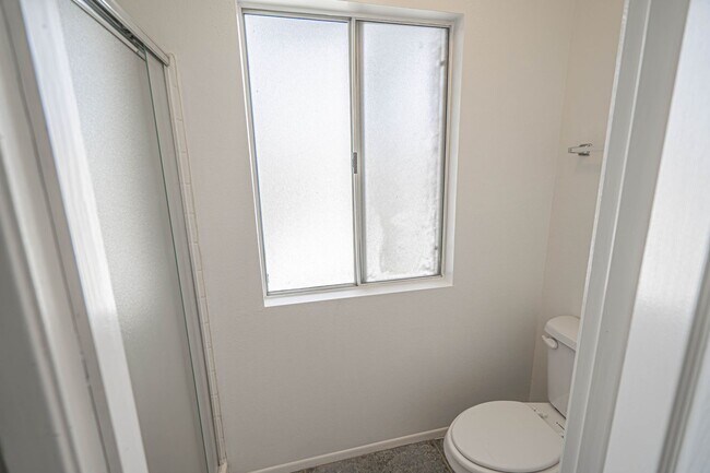 Building Photo - Charming 2-Bedroom Condo with Loft in the American Beauty Community of Canyon Country