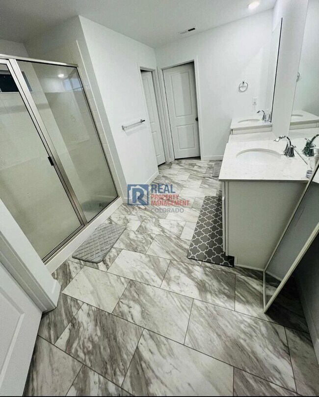 Building Photo - 5525 Wisteria Ave