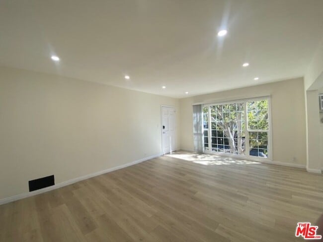 Building Photo - 1600 N Martel Ave