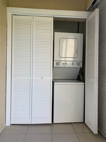 Building Photo - 1301 NW 12th Ave