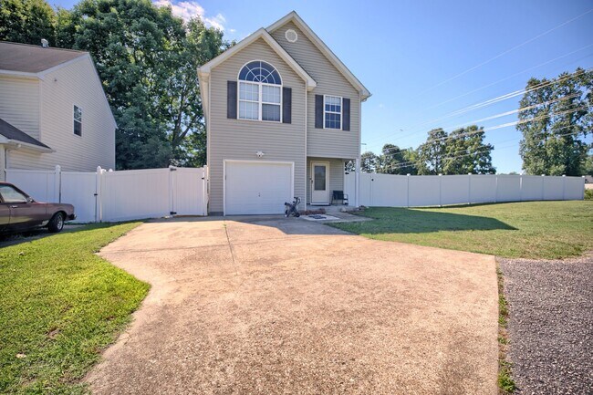 Building Photo - Call Sabrina Thomas at 757-767-0767 for more information