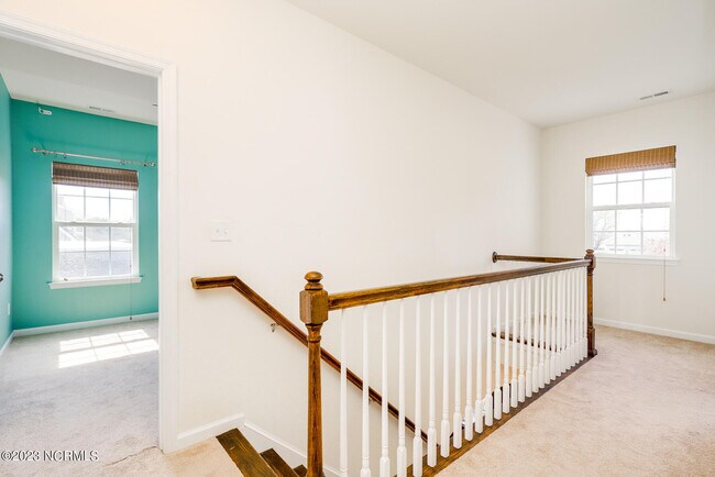 Building Photo - 101 E Point Estates Ct