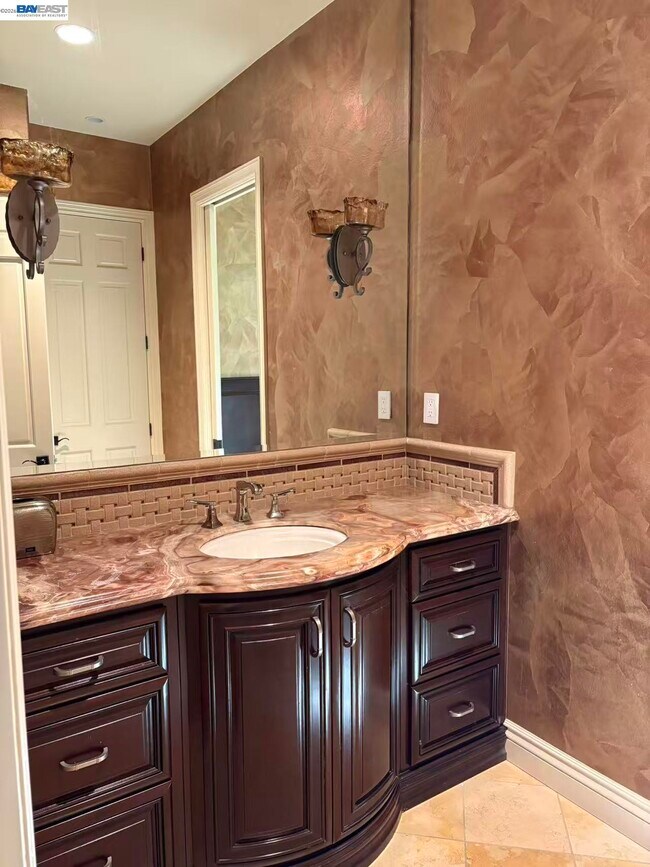 Building Photo - 3511 Country Club Pl
