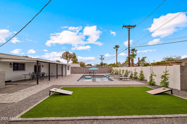 Building Photo - 2546 N 69th Pl