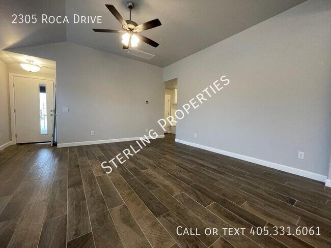 Building Photo - 2305 Roca Dr