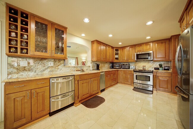 Building Photo - 16811 NW 83rd Ave