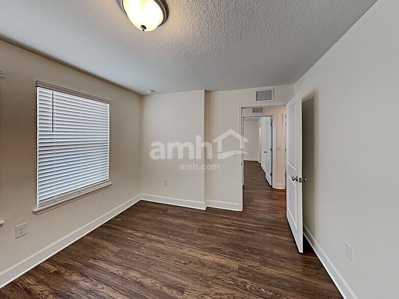 Building Photo - 505 Pine Terrace Dr