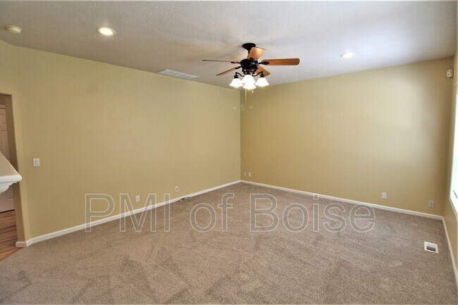 Building Photo - 1485 E Feather Nest Dr