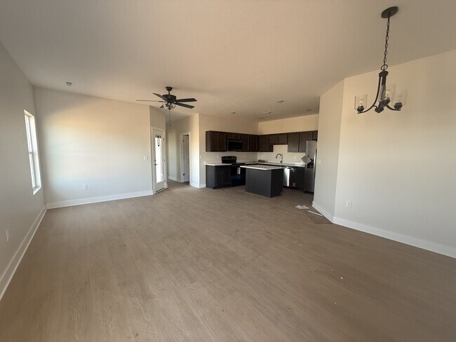 Building Photo - 2000 N Reece Ct