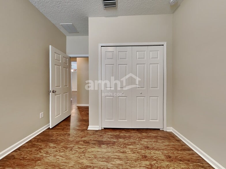 Building Photo - 809 N Garden Lake Dr