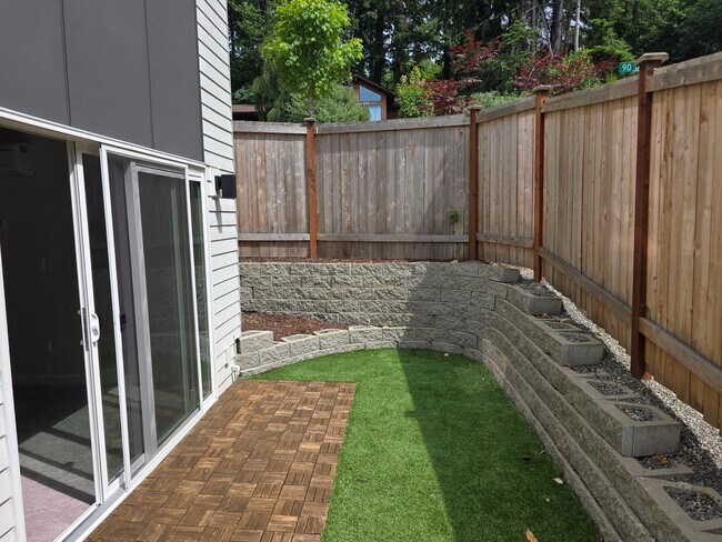 Building Photo - Beautiful New Townhouse 4BD Bothell