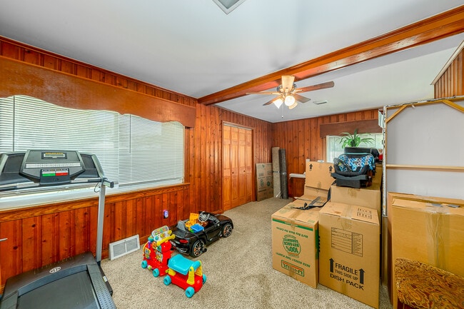 Building Photo - 913 Bern St