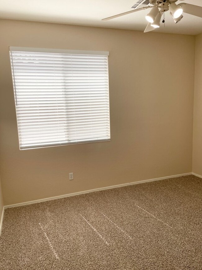 Building Photo - 4 Bedroom/2 Bath Single Level Home in Anthem! Close to freeway & TSMC Plant!