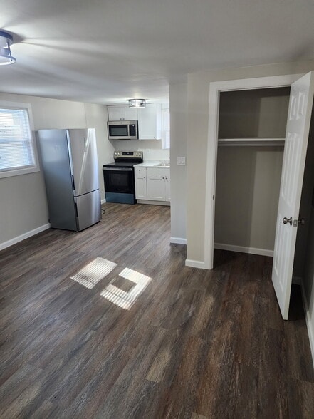 Building Photo - 82 Seaside Ave