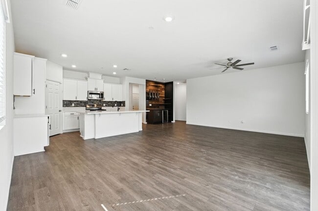 Building Photo - Modern, solar-ready, 3 bed / 2 bath House ...