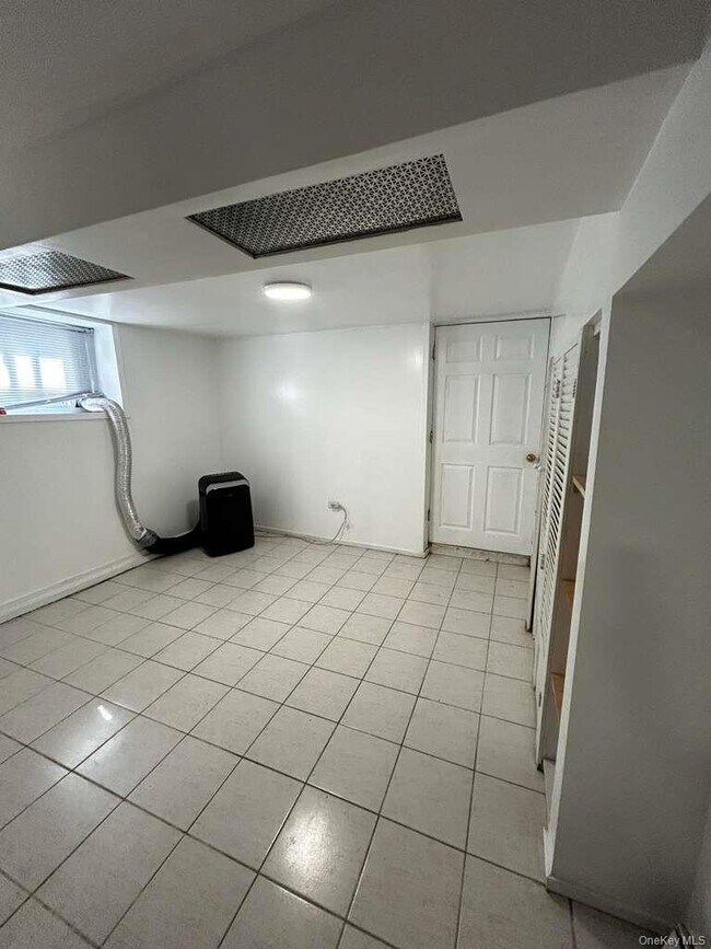 Building Photo - 30 Ferdinand Pl