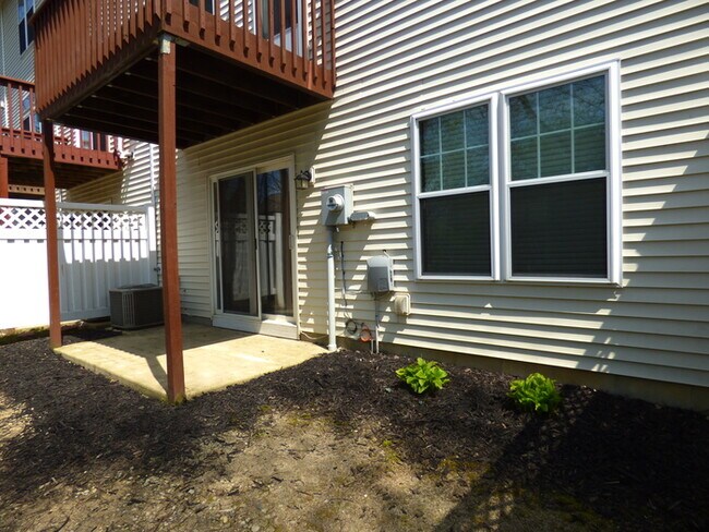 Building Photo - 3 BR 2.5 BA Town Park Condo