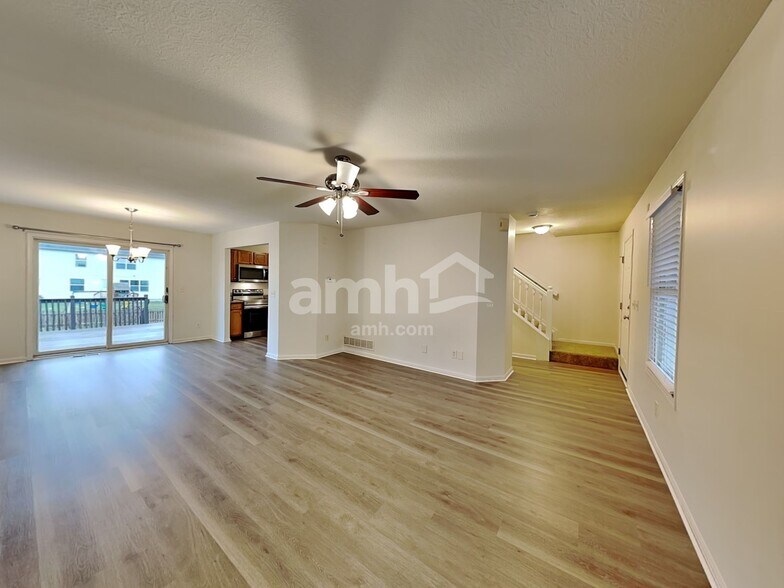 Building Photo - 403 Hobart St