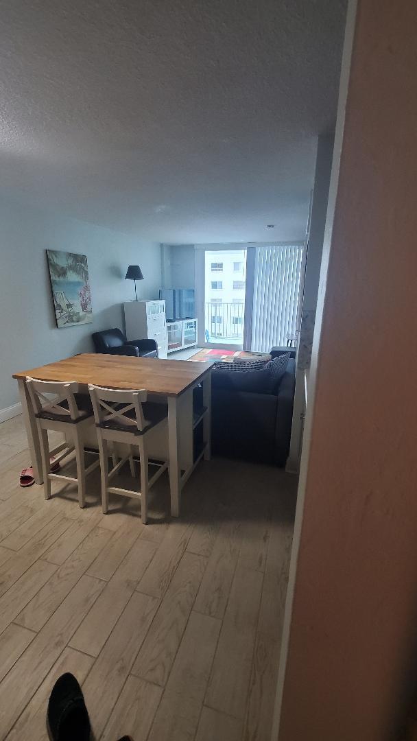 main living room - 2727 N atlantic Ave