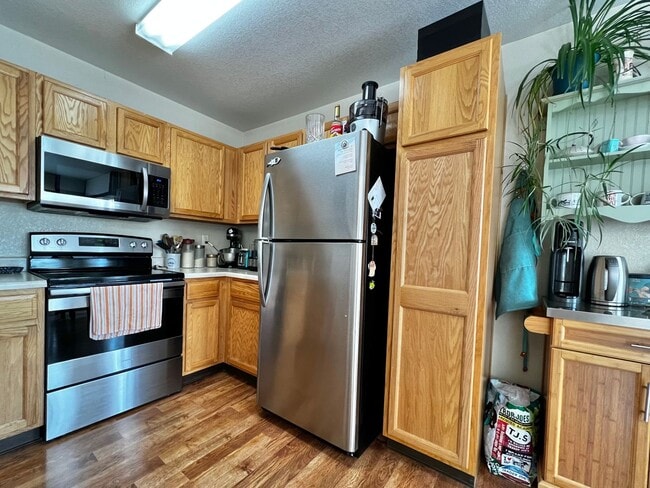 Building Photo - 3 bedroom 2 bathroom Condo in West Fort Co...