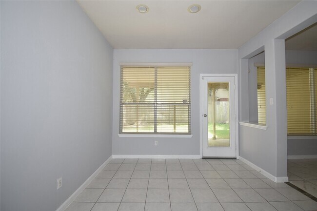 Building Photo - 20703 Whitevine Way