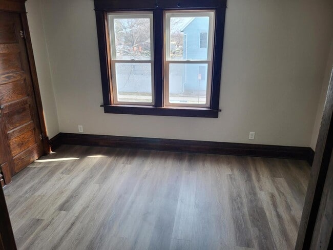 Building Photo - 308 N 10th Ave