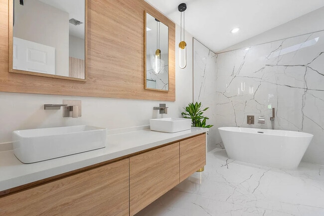 Building Photo - 8031 Nadmar Ave