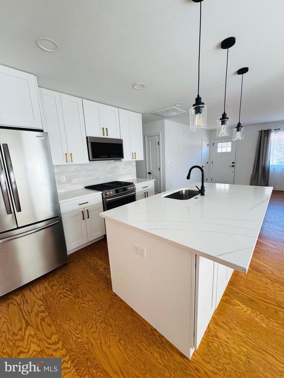 Primary Photo - 14332 Belleville Ave