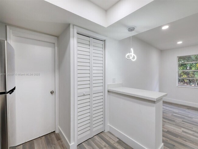 Building Photo - 1901 Coquina Way