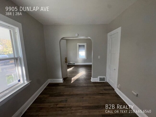 Building Photo - 9905 Dunlap Ave