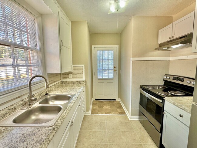 Building Photo - Charming 2-Bedroom Brick Bungalow