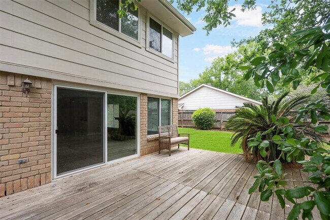 Building Photo - 2207 Brook View Ln