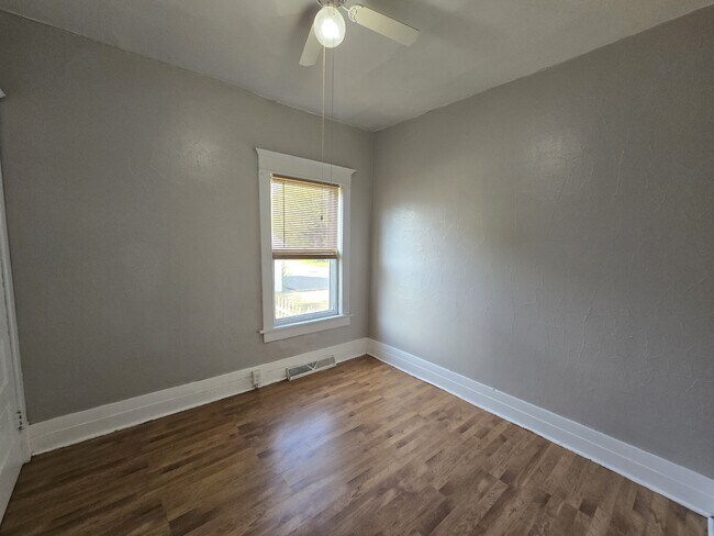 Building Photo - 2019 Falls Ave