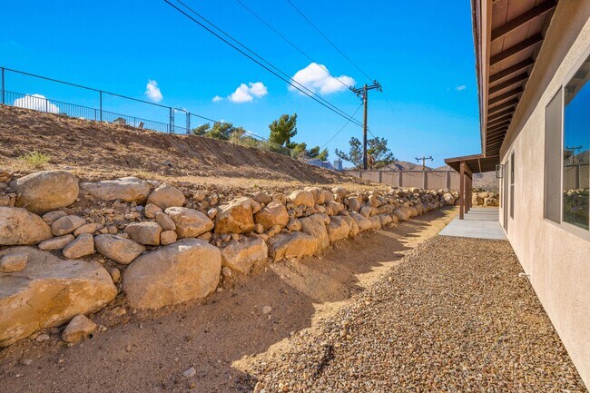 Building Photo - 7760 Arrowhead Dr