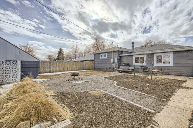 Building Photo - 5100 Umatilla St