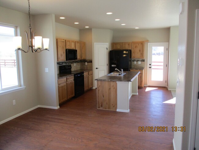 Building Photo - 4 Bed, 2.5 Bath - 2 Story Home in Windsor'...