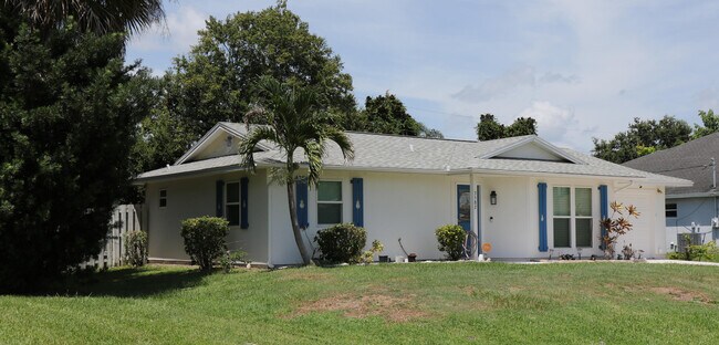 Building Photo - 3582 SW Vollmer St