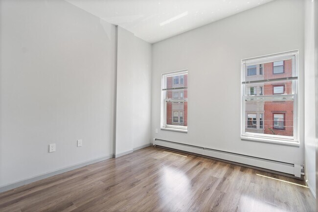 Building Photo - 232 1st St