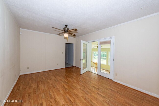 Building Photo - Maryville 37804 - 2 bedroom, 1 bath home w...