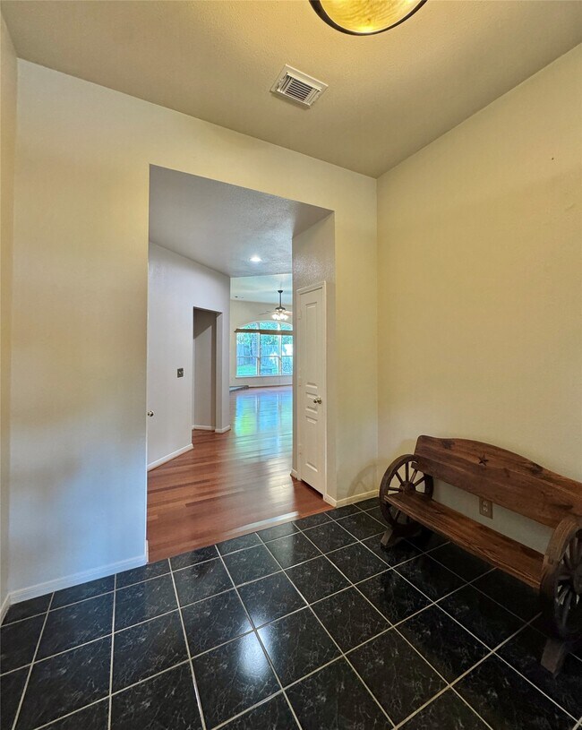 Building Photo - 42 Tranquil Glade Pl