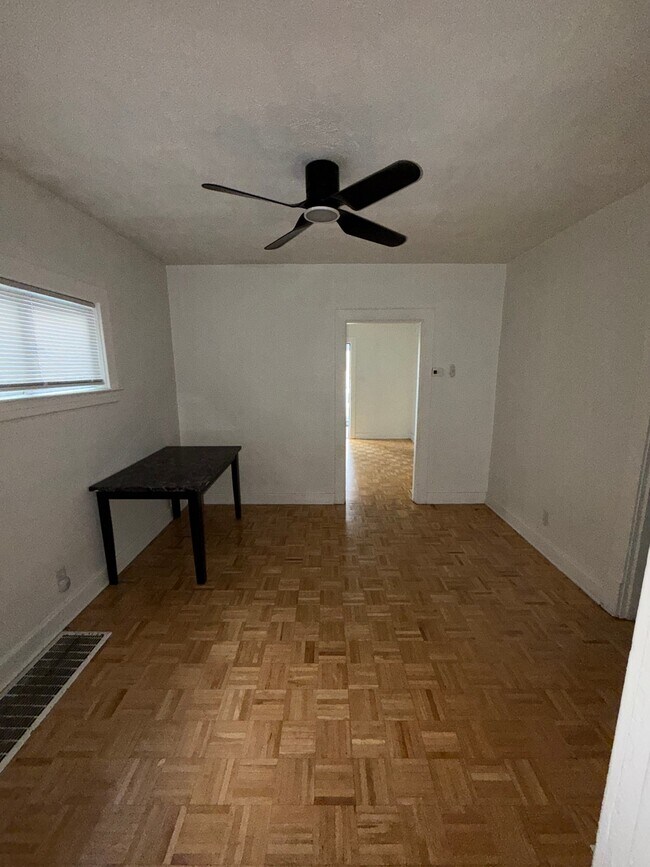 Building Photo - 549 Beecher St