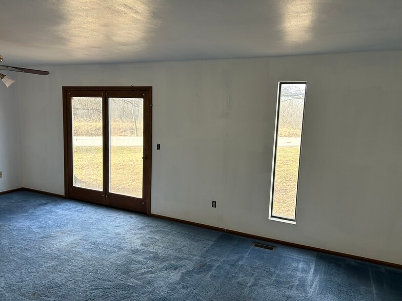 Building Photo - 725 S Belt W